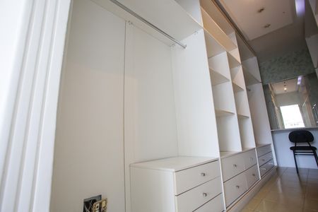 Casa para alugar com 90m², 2 quartos e 1 vaga Casa para alugar com 90m², 2 quartos e 1 vagaCloset do Quarto 1