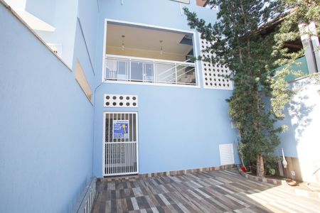 Casa para alugar com 90m², 2 quartos e 1 vaga Casa para alugar com 90m², 2 quartos e 1 vagaFachada