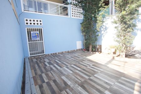 Casa para alugar com 90m², 2 quartos e 1 vaga Casa para alugar com 90m², 2 quartos e 1 vagaFachada