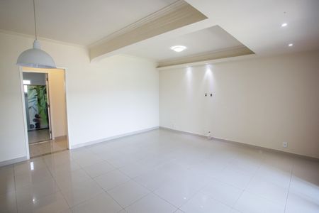 Casa para alugar com 90m², 2 quartos e 1 vaga Casa para alugar com 90m², 2 quartos e 1 vagaSala