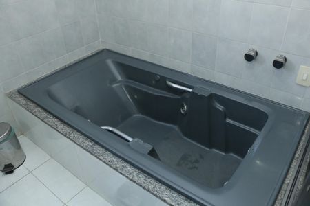 Casa de condomínio para alugar com 160m², 3 quartos e 2 vagasBanheiro da Suíte