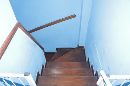 Casa de condomínio para alugar com 160m², 3 quartos e 2 vagasEscada