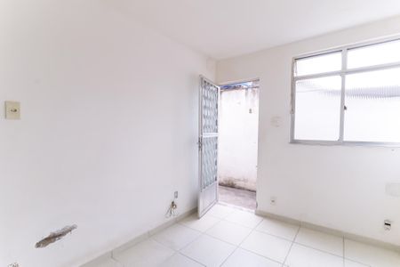 Casa para alugar com 50m², 1 quarto e 1 vaga Casa para alugar com 50m², 1 quarto e 1 vagaSala