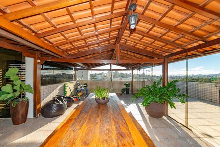 Apartamento à venda com 282m², 5 quartos e 2 vagas Apartamento à venda com 282m², 5 quartos e 2 vagasVaranda gourmet