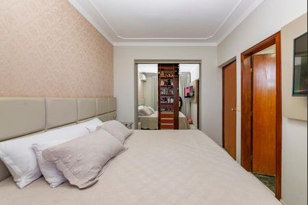 Apartamento à venda com 282m², 5 quartos e 2 vagas Apartamento à venda com 282m², 5 quartos e 2 vagasSuíte