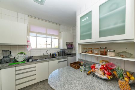 Apartamento à venda com 282m², 5 quartos e 2 vagas Apartamento à venda com 282m², 5 quartos e 2 vagasCozinha