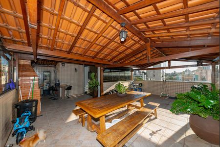 Apartamento à venda com 282m², 5 quartos e 2 vagas Apartamento à venda com 282m², 5 quartos e 2 vagasVaranda gourmet