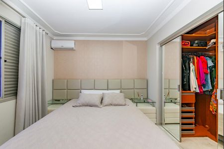 Apartamento à venda com 282m², 5 quartos e 2 vagas Apartamento à venda com 282m², 5 quartos e 2 vagasSuíte