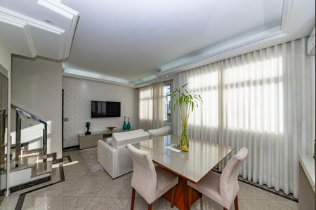 Apartamento à venda com 282m², 5 quartos e 2 vagas Apartamento à venda com 282m², 5 quartos e 2 vagasSala 1