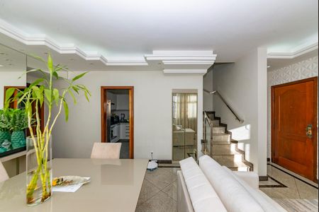 Apartamento à venda com 282m², 5 quartos e 2 vagas Apartamento à venda com 282m², 5 quartos e 2 vagasSala 1