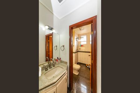 Apartamento à venda com 282m², 5 quartos e 2 vagas Apartamento à venda com 282m², 5 quartos e 2 vagasBanheiro Social 1