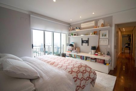 Apartamento à venda com 277m², 4 quartos e 4 vagasSuíte 1