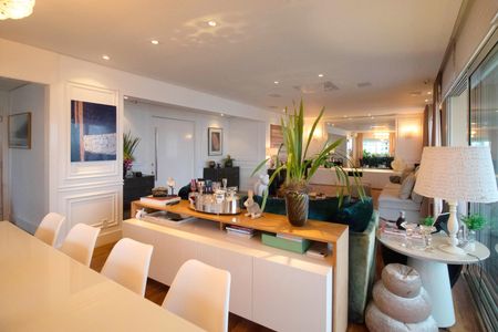 Apartamento à venda com 277m², 4 quartos e 4 vagasSala