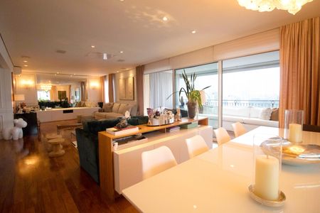 Apartamento à venda com 277m², 4 quartos e 4 vagasSala