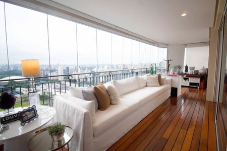 Apartamento à venda com 277m², 4 quartos e 4 vagasVaranda