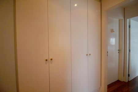Apartamento à venda com 277m², 4 quartos e 4 vagasCorredor