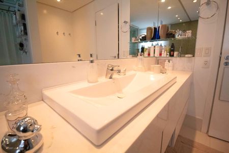 Apartamento à venda com 277m², 4 quartos e 4 vagasBanheiro da Suíte 1