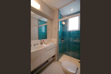 Apartamento à venda com 277m², 4 quartos e 4 vagasBanheiro da Suíte 2