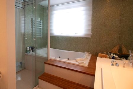 Apartamento à venda com 277m², 4 quartos e 4 vagasBanheiro da Suíte 1