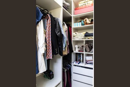 Casa à venda com 277m², 3 quartos e 2 vagas Casa à venda com 277m², 3 quartos e 2 vagasCloset Suíte