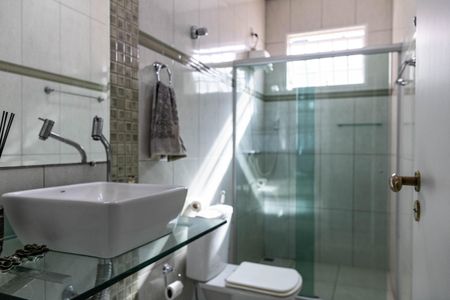 Casa à venda com 277m², 3 quartos e 2 vagas Casa à venda com 277m², 3 quartos e 2 vagasBanheiro Social