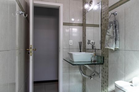 Casa à venda com 277m², 3 quartos e 2 vagas Casa à venda com 277m², 3 quartos e 2 vagasBanheiro Social