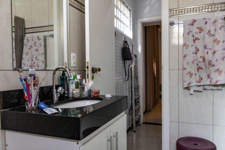 Casa à venda com 277m², 3 quartos e 2 vagas Casa à venda com 277m², 3 quartos e 2 vagasBanheiro da Suíte