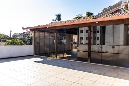 Casa à venda com 277m², 3 quartos e 2 vagas Casa à venda com 277m², 3 quartos e 2 vagasTerraço