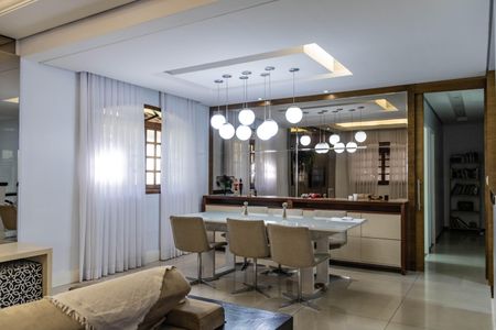 Casa à venda com 277m², 3 quartos e 2 vagas Casa à venda com 277m², 3 quartos e 2 vagasSala