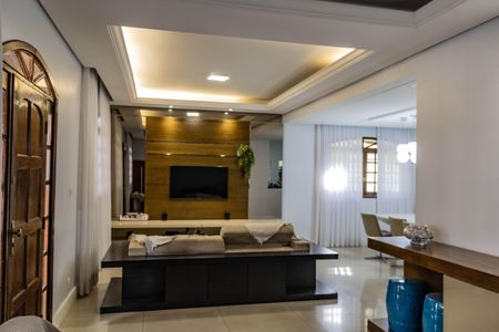 Casa à venda com 277m², 3 quartos e 2 vagas Casa à venda com 277m², 3 quartos e 2 vagasSala