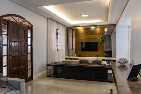 Casa à venda com 277m², 3 quartos e 2 vagas Casa à venda com 277m², 3 quartos e 2 vagasSala