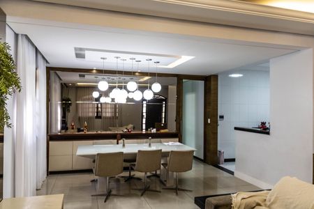 Casa à venda com 277m², 3 quartos e 2 vagas Casa à venda com 277m², 3 quartos e 2 vagasSala