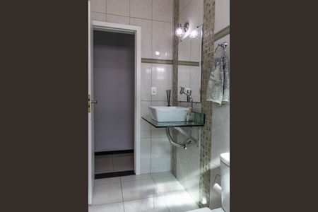 Casa à venda com 277m², 3 quartos e 2 vagas Casa à venda com 277m², 3 quartos e 2 vagasBanheiro Social