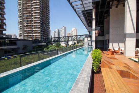 Apartamento à venda com 197m², 3 quartos e 3 vagas Apartamento à venda com 197m², 3 quartos e 3 vagasÁrea comum - Piscina