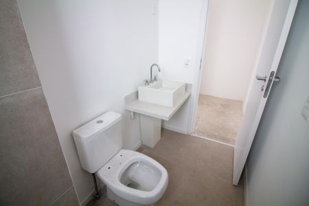 Apartamento à venda com 197m², 3 quartos e 3 vagas Apartamento à venda com 197m², 3 quartos e 3 vagasBanheiro da Suíte 1