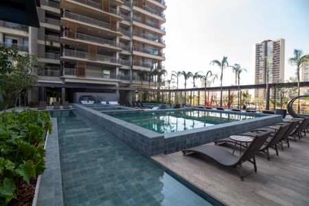 Apartamento à venda com 197m², 3 quartos e 3 vagas Apartamento à venda com 197m², 3 quartos e 3 vagasÁrea comum - Piscina