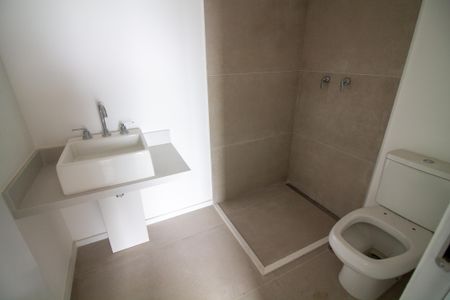 Apartamento à venda com 197m², 3 quartos e 3 vagas Apartamento à venda com 197m², 3 quartos e 3 vagasBanheiro da Suíte 2