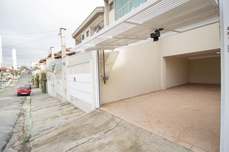 Casa à venda com 150m², 2 quartos e 2 vagas Casa à venda com 150m², 2 quartos e 2 vagasGaragem