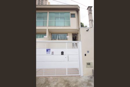 Casa à venda com 150m², 2 quartos e 2 vagas Casa à venda com 150m², 2 quartos e 2 vagasFachada
