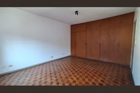 Casa para alugar com 380m², 4 quartos e 5 vagas Casa para alugar com 380m², 4 quartos e 5 vagasSuíte