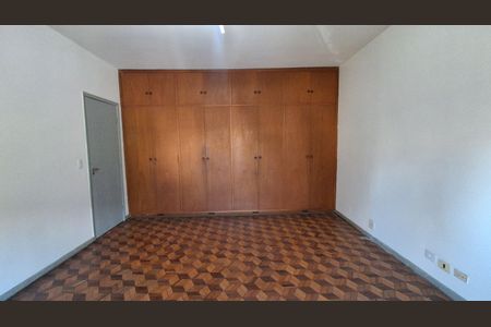 Casa para alugar com 380m², 4 quartos e 5 vagas Casa para alugar com 380m², 4 quartos e 5 vagasQuarto
