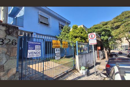 Casa para alugar com 380m², 4 quartos e 5 vagas Casa para alugar com 380m², 4 quartos e 5 vagasFachada