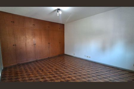 Casa para alugar com 380m², 4 quartos e 5 vagas Casa para alugar com 380m², 4 quartos e 5 vagasQuarto