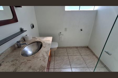 Casa para alugar com 380m², 4 quartos e 5 vagas Casa para alugar com 380m², 4 quartos e 5 vagasBanheiro Social