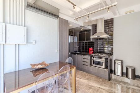 Apartamento à venda com 84m², 1 quarto e 2 vagas Apartamento à venda com 84m², 1 quarto e 2 vagasCozinha e Área de Serviço