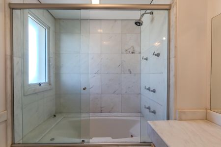 Apartamento à venda com 84m², 1 quarto e 2 vagas Apartamento à venda com 84m², 1 quarto e 2 vagasBanheiro da Suíte