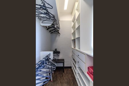 Apartamento à venda com 84m², 1 quarto e 2 vagas Apartamento à venda com 84m², 1 quarto e 2 vagasCloset da suíte