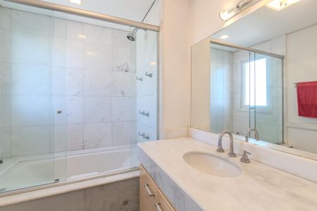 Apartamento à venda com 84m², 1 quarto e 2 vagas Apartamento à venda com 84m², 1 quarto e 2 vagasBanheiro da Suíte