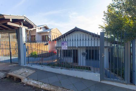 Casa à venda com 125m², 3 quartos e 5 vagas Casa à venda com 125m², 3 quartos e 5 vagasFachada