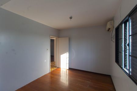 Casa à venda com 125m², 3 quartos e 5 vagas Casa à venda com 125m², 3 quartos e 5 vagasQuarto 2